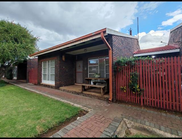 2 BEDROOM TOWNHOUSE FOR SALE IN THREE RIVERS